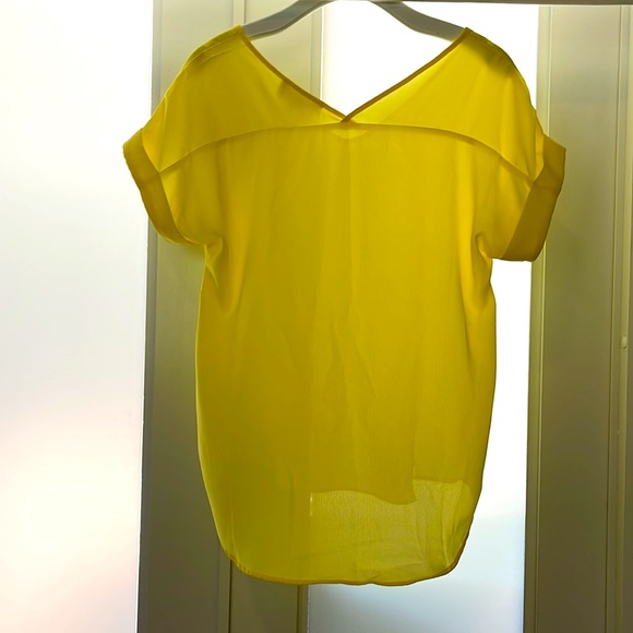 Yellow Top Size small - Picture 2 of 4